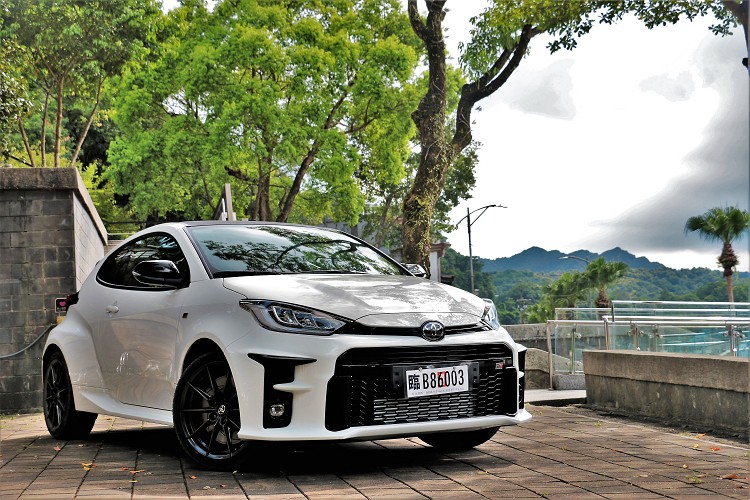 它的樂趣並非加速多兇猛、過彎極限多高,它的樂趣是來自於駕駛者與車輛之間的對話。