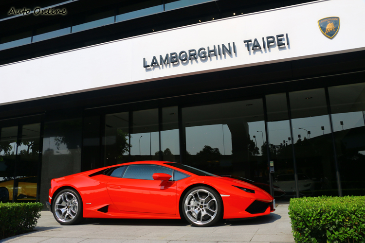 Huracán 外型設計除了美學之外,還非常講究空氣力學。