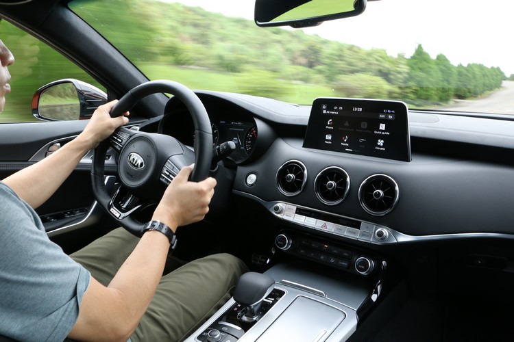 極具競爭力的Stinger,也能在兩百萬等級跑車佔有一席之地。