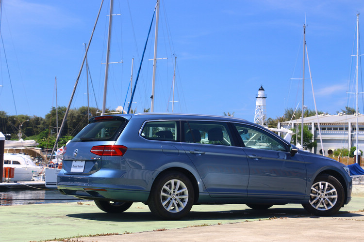 旅行車的後座與行李空間表現都更好,車身比例看起來也相當優美。