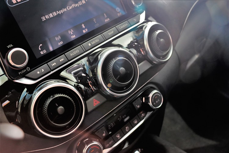 承襲GT-R跑格三環式出風口。