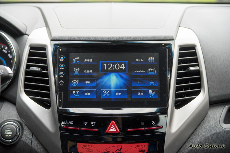 八吋觸控螢幕影音整合系統。