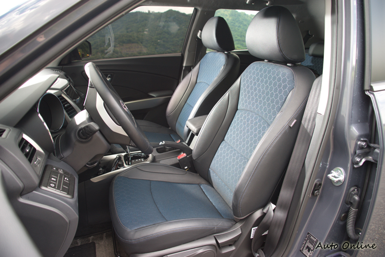 前後座不論頭部或腿部空間在同級中都算不錯。