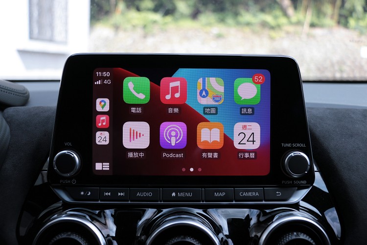 標準配備Applae CarPlay系統。