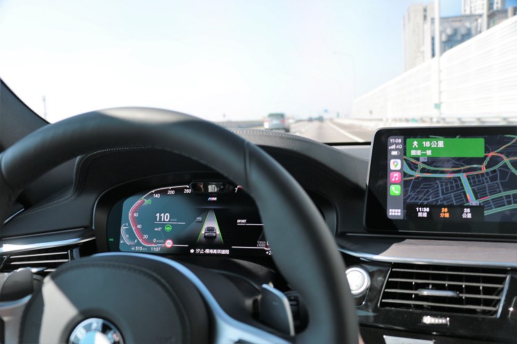 完整標配BMW Personal CoPilot智慧駕駛輔助科技,包括主動防撞輔助系統與行人偵測、主動車距定速控制系統、主動車道維持輔助等功能。