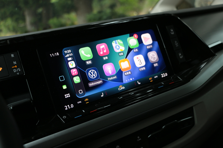 車室內部則以數位化駕駛艙打造現代科技氛圍，10吋大型中控螢幕支援無線Apple Car Play、Android Auto，讓駕駛能更直覺掌握車輛資訊與導航系統。