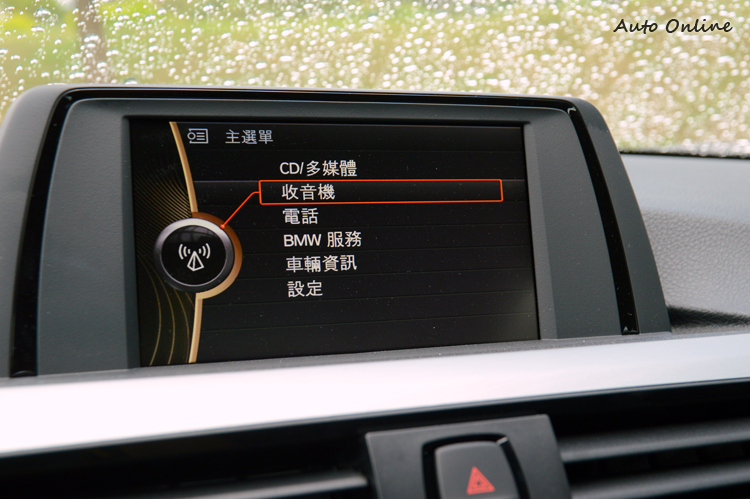 中控台上方螢幕為全彩、全中文化設計,中文化衛星導航為選配。