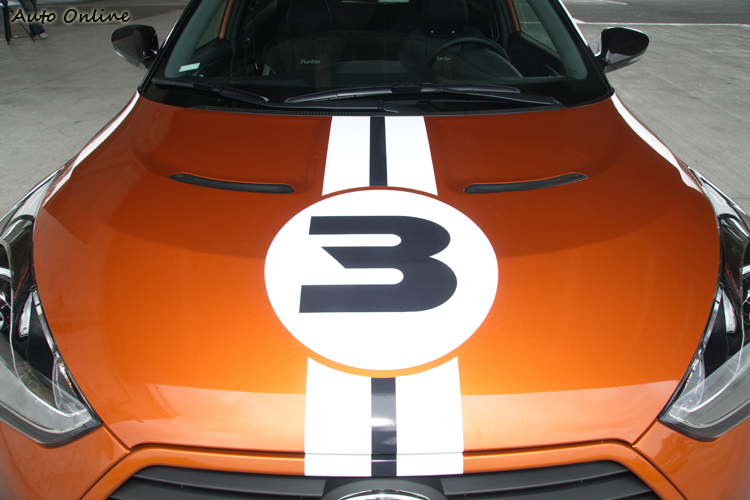 原廠車身彩繪貼紙屬於選配,價值約一萬元。