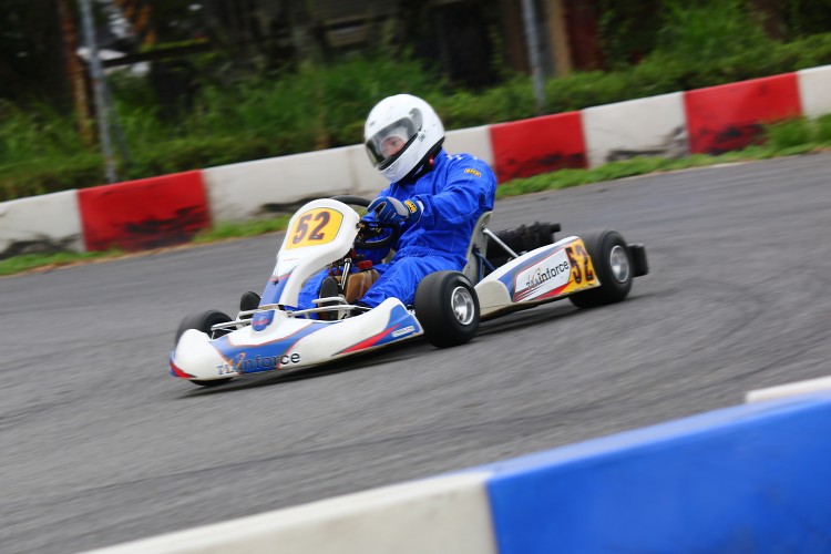 早上的自由練習與測時賽道雖然乾燥,但筆者卻因久未駕駛KT100因此時間始終做不漂亮。