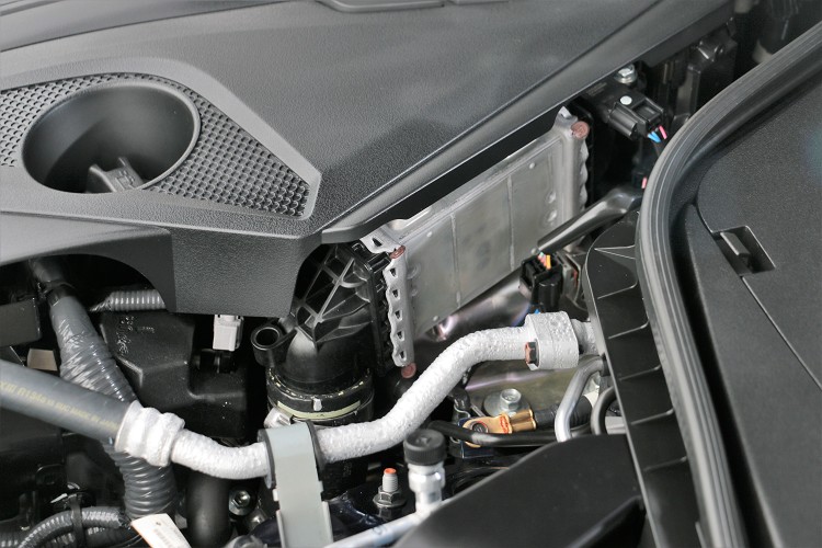 進氣冷卻器採用水冷式,能縮短管路路徑,得到輕快直接油門反應。