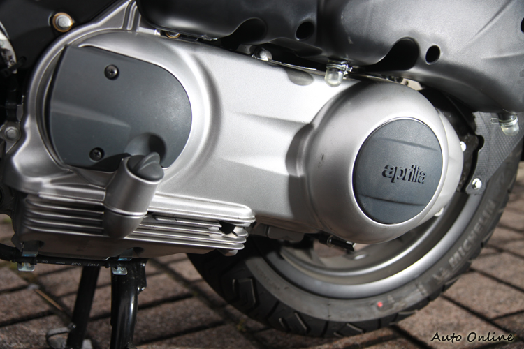 動力來自Piaggio集團推出的278c.c.單缸水冷引擎,而同樣的動力也搭載於同集團Vespa GTV 300等車系上。