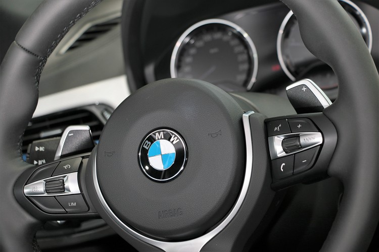 後方換檔撥片是熱血朋友好夥伴。