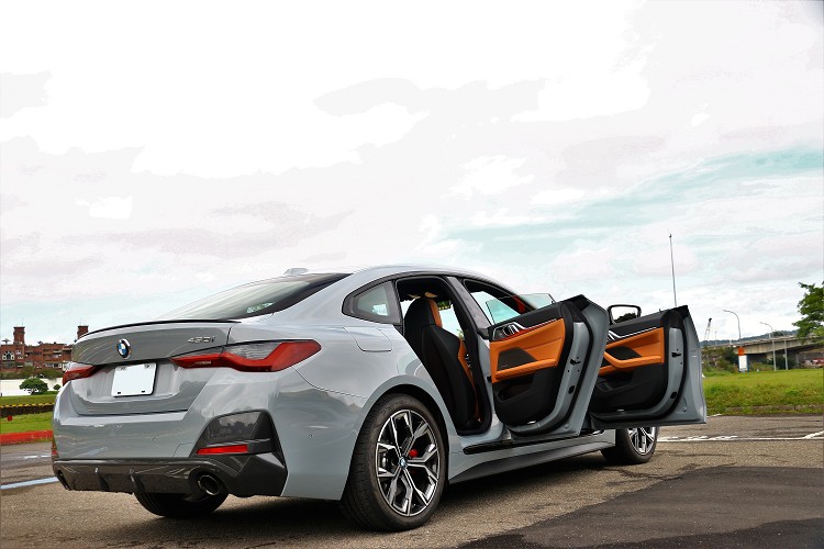 跑車經典元素無框窗車門設計,Gran Coupé當然也要比照辦理。