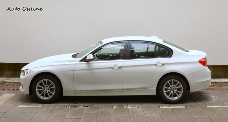 316i以168萬起的入手價格,遠遠低於C 180(188萬元)與A4 1.8 TFSI(178萬元),甚至比前陣子上市的IS 300h(169萬元)還親民。