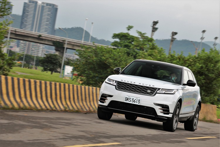 不使用氣壓懸吊的避震器無法針對車身高度進行舉升,越野能力多少會受到影響。