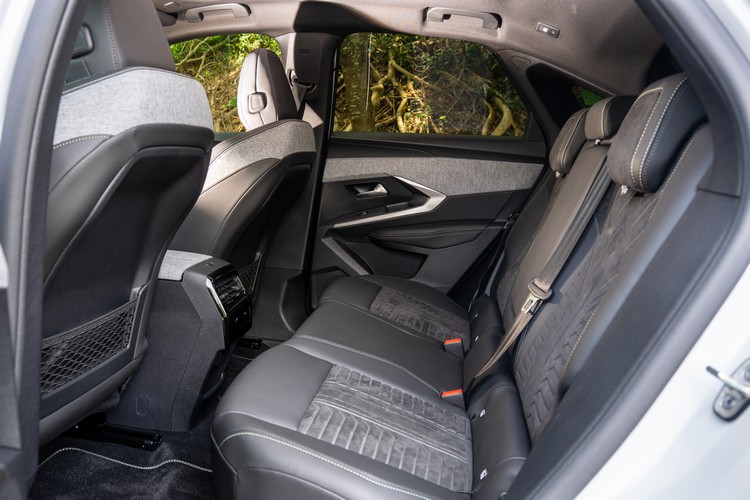 乘坐空間在同級距中算是中等