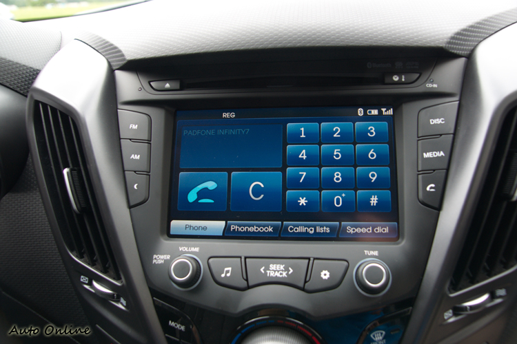 手機免持通訊的聲控功能不太易用,還是觸控操作較實在。