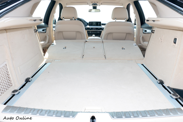 4/2/4分離後座椅背,瞬間提升後車廂置物容積。