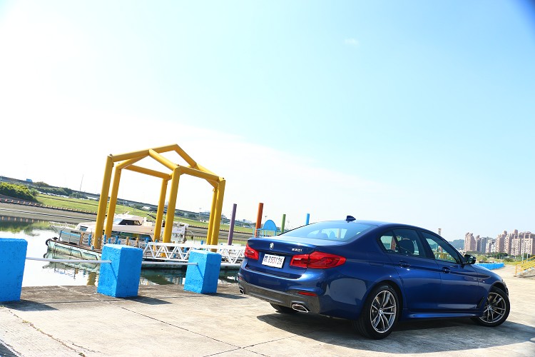 BMW Personal CoPilot智慧駕駛輔助科技全車系都列為標準配備,畢竟安全才是回家唯一的道路。