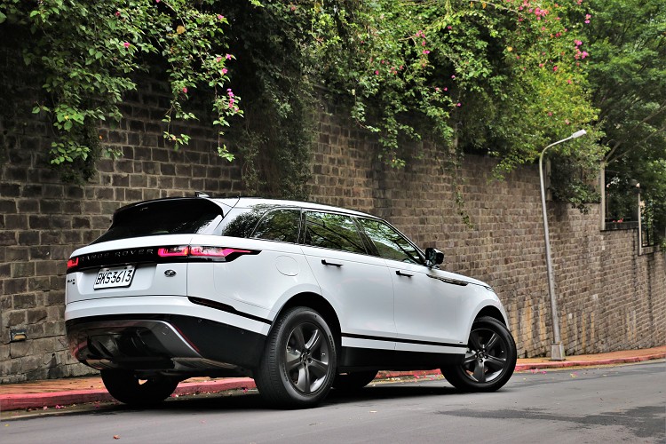 Range Rover Velar可以算是品牌中的後起之秀,產品的上市時程沒有很長卻能在市場上站穩腳步,開創出屬於自己的個人特色。