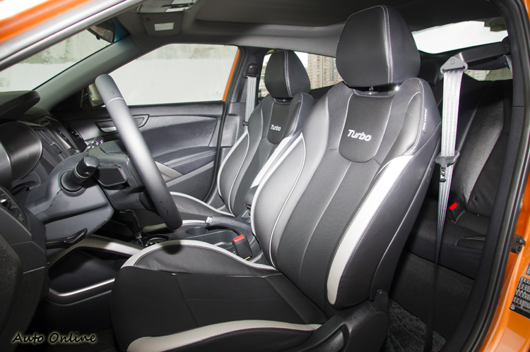 sport真皮座椅提供符合其轎跑調性的包覆性並有電熱功能。