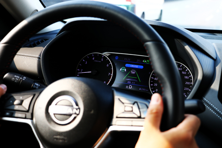 搭載ProPILOT智行安全系統，支援Level 2等級主動駕駛輔助功能，包含車道維持、主動跟車等實用科技。