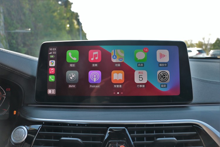 12.3吋中控觸控螢幕支援無線Apple Carplay/Android Auto功能。