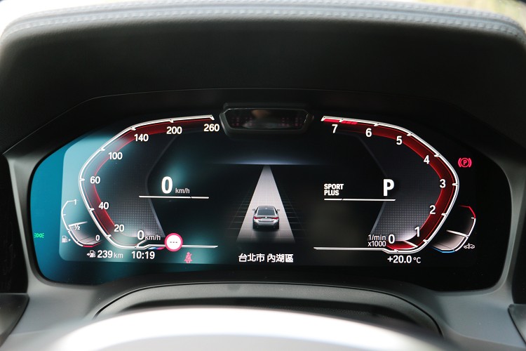 12.3吋虛擬儀表板會在不同行車模式下呈現不同風格。