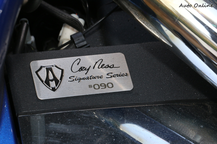 限量500台的CORY NESS CROSS COUNTRY每台車都會有專屬的銘牌。