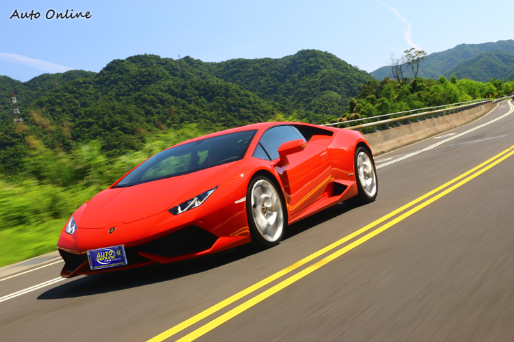 電腦設備輔助下,駕駛可盡情釋放610hp最大馬力與57.1kgm最大扭力。