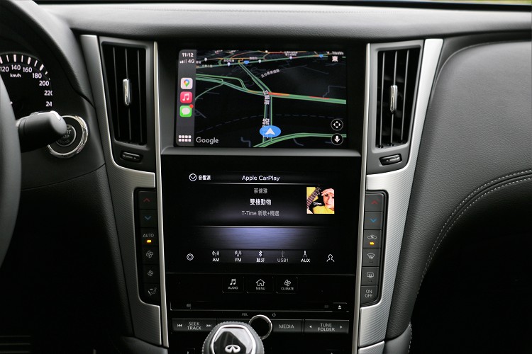 全車系標配Apple CarPlay & Android Auto整合系統,上方螢幕顯示地圖,下方螢幕則可使用音響系統,雙螢幕就是有它的好處。