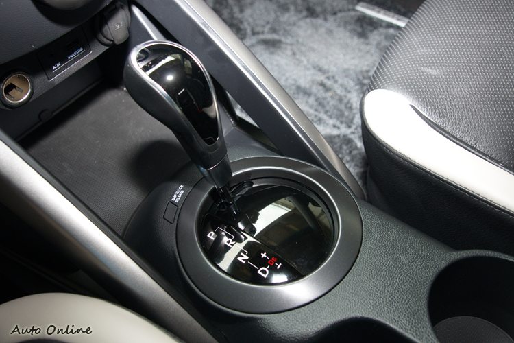 六速手自排變速箱附S模式,也附換檔撥片。