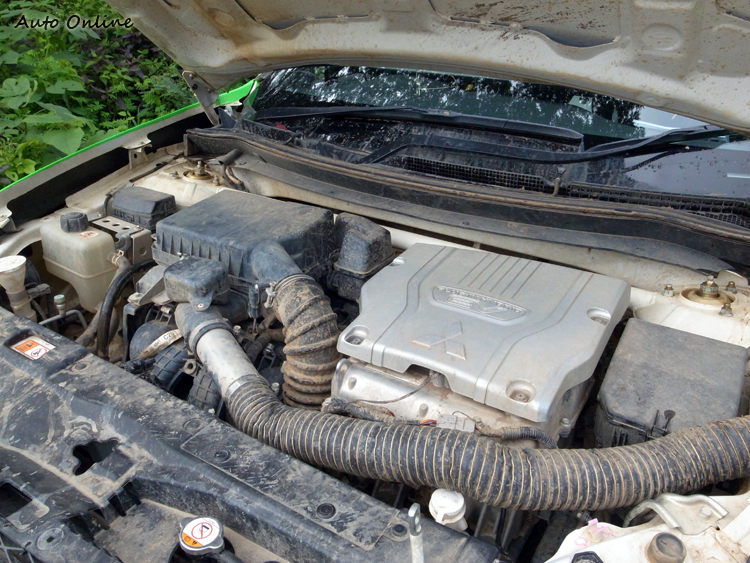 動力維持原廠,以引擎輔佐電動馬達輸出。