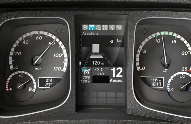 Proximity Control Assist車距控制系統,定速巡航當偵測到障礙物,會自動限速並維持預設跟車距離,大幅降低駕駛身心負擔。