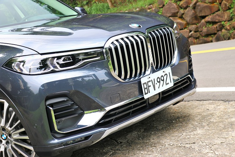 雙腎形水箱護罩面積是目前最大的,但截稿自今應該被4系列給打破了。