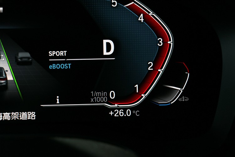油門急加速時啟動eBoost功能,提供額外11匹馬力輔助。