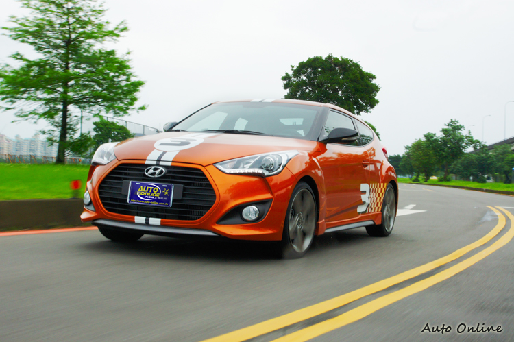 雖然聲勢沒有性能鋼砲那般兇猛,Veloster Turbo給人的加速感還是相當輕鬆暢快。