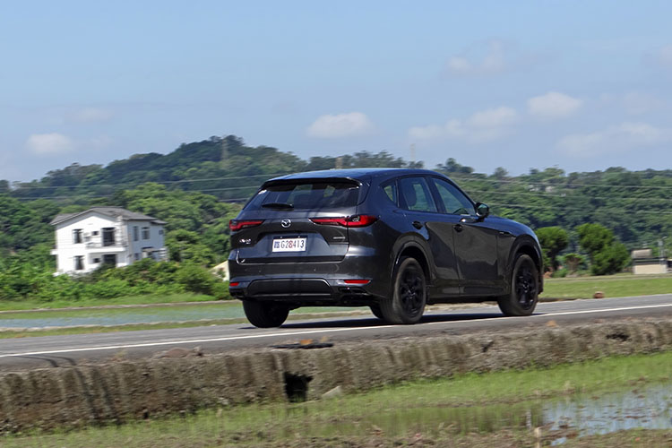 全面更新的減震筒和彈簧配置,提供穩定而舒適的行路表現。