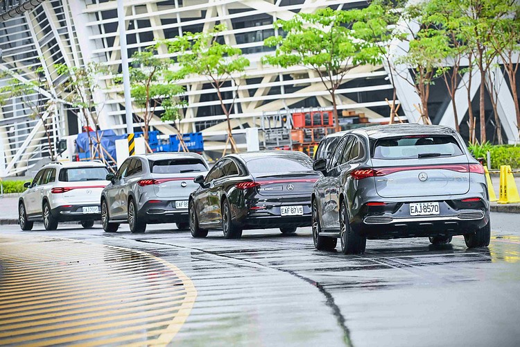 超過十款車輛的帶隊試駕體驗,由專業教練全程引導。