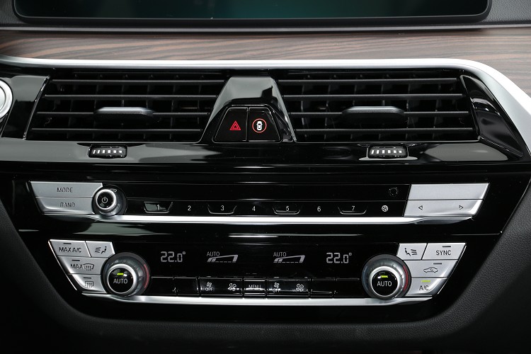 多角形的中控台已成為BMW的經典造型。