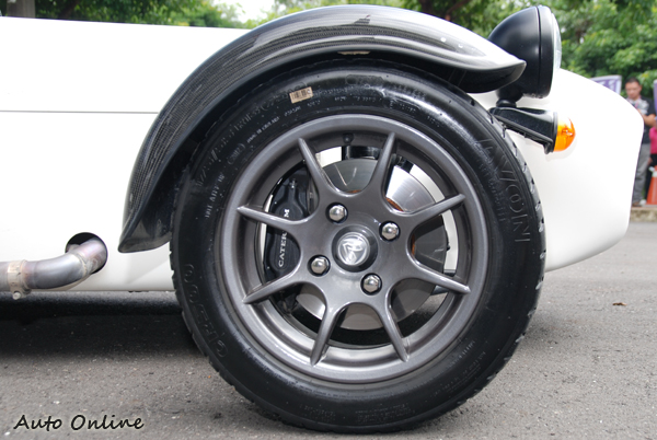 試駕車款選用的是較為罕見的175/55R13配胎,標配式14吋。