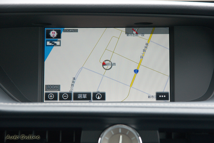 原廠中文衛星導航系統為標準配備。