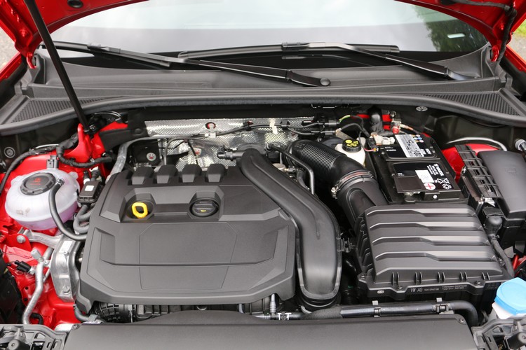 1.5升渦輪增壓引擎最大馬力150hp,0-100km/h加速需時9.5秒。