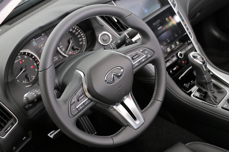 方向盤後方的換檔撥片讓駕駛者擁有自主權。