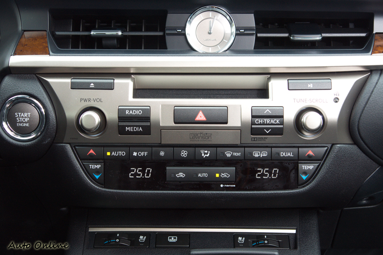 音響系統標配Mark Levinson環繞音響搭配15支揚聲器。