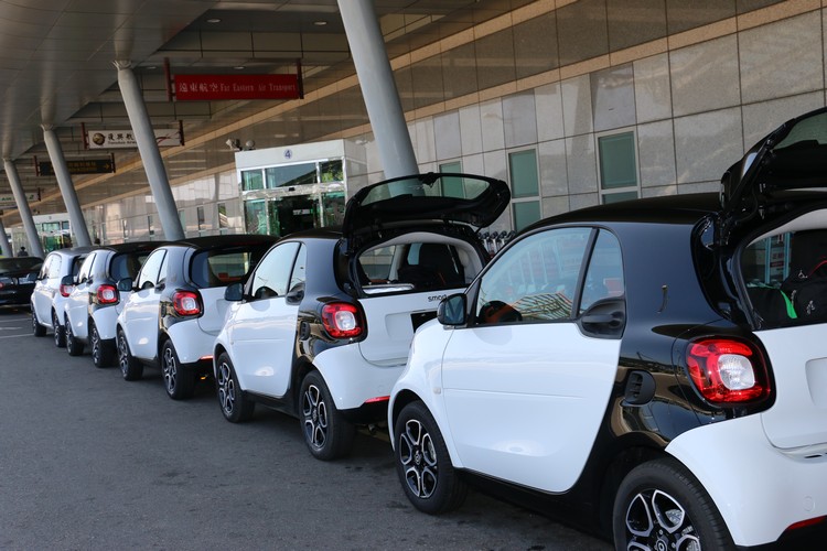 在車尾緊鄰其他車輛的情況下更能突顯出尾窗設計的優點。