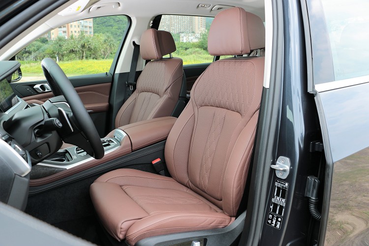 偏高的駕駛座姿帶來最佳視野,開大車一點都沒壓力。