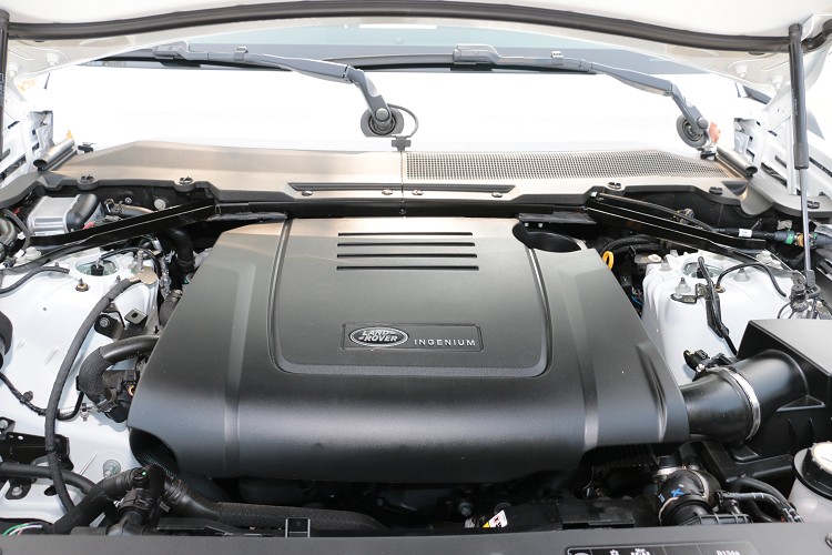 這顆2.0升四缸渦輪增壓引擎已廣泛運用在Jaguar、Land Rover各車系上,像是我們之前才試駕過的F-Type P300也是使用相同引擎。