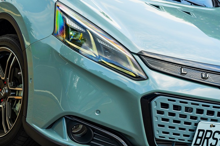 車頭水箱罩與上方飾板都換上「NEO」世代的設計風格