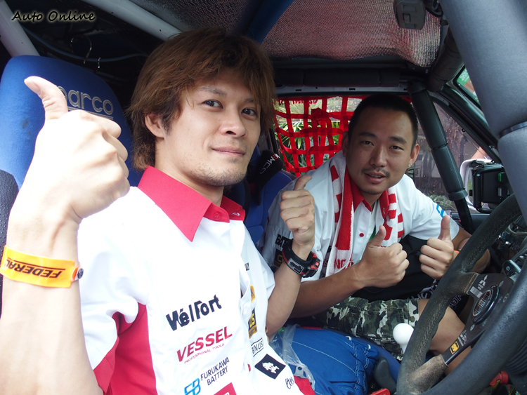 汽車線上編輯Dean Chou今年同樣與駕駛 Michihiro ASAI搭檔出賽。